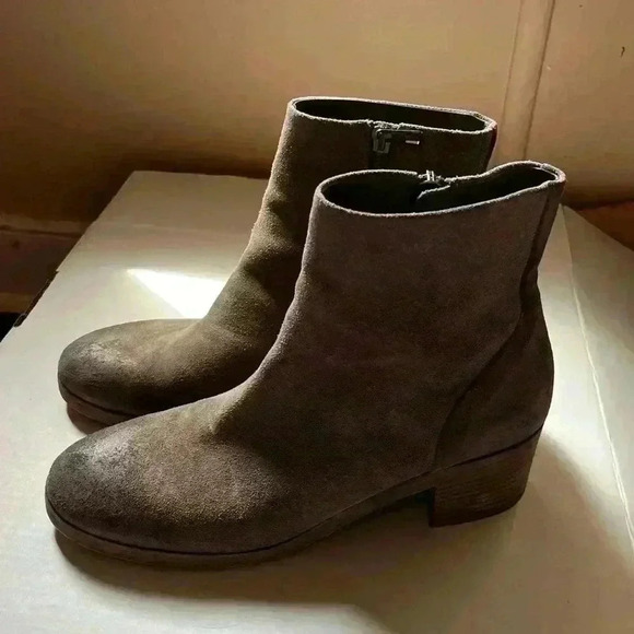 Vince Ruth Block Heel Suede Chelsea Bootie/ Ankle boots Size 8 - Picture 6 of 8